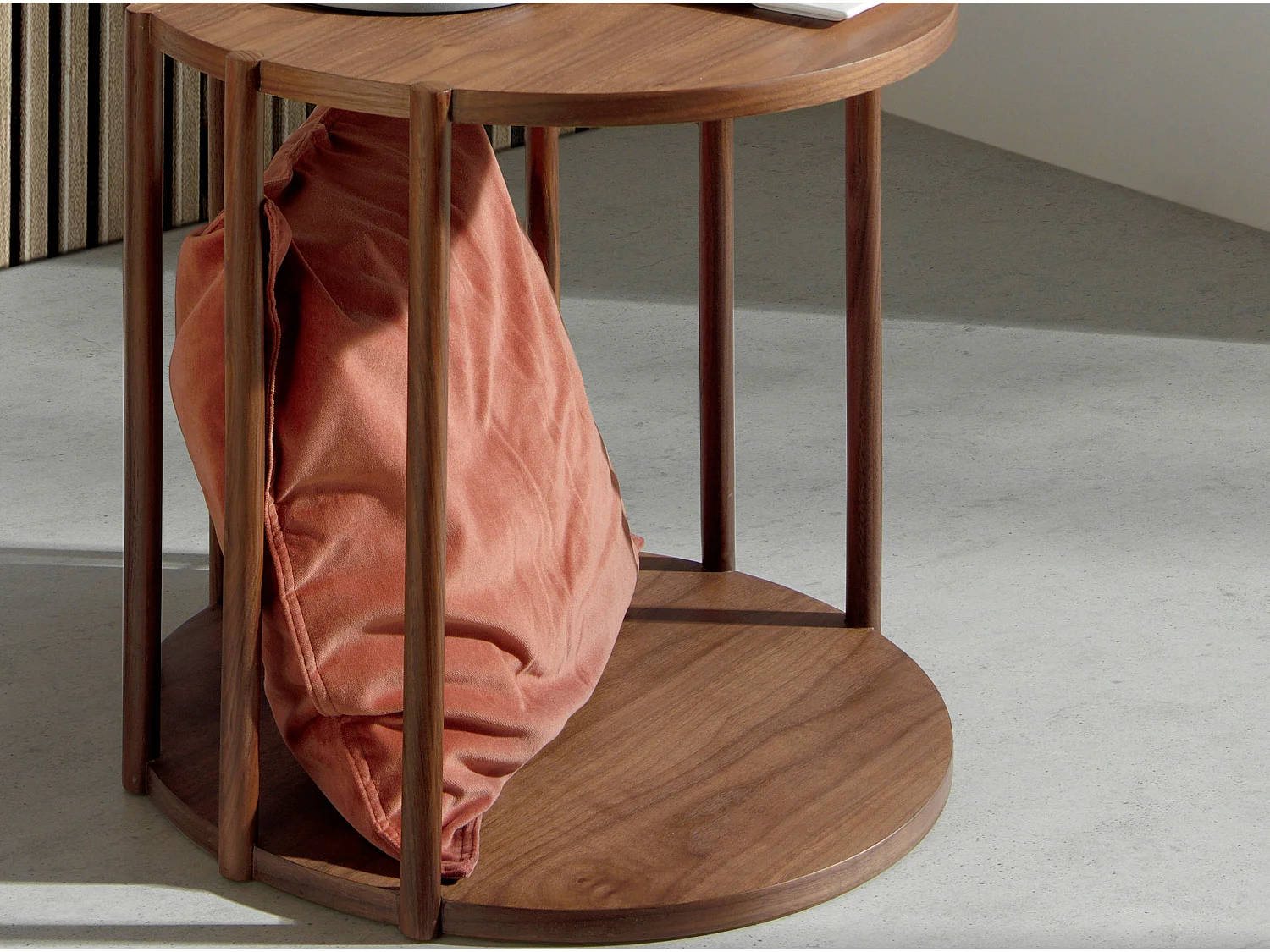 Table d'angle ronde en noyer 2039 ANGEL CERDA