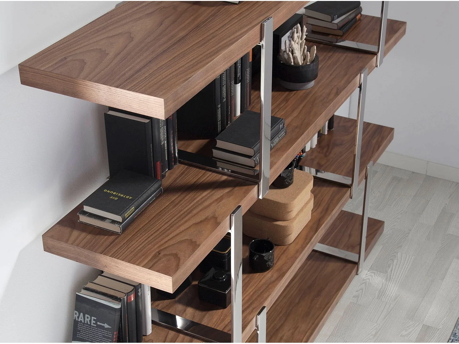 Bücherregal aus Nussbaumholz mit schwarzen Glasfächern 3136 ANGEL CERDA