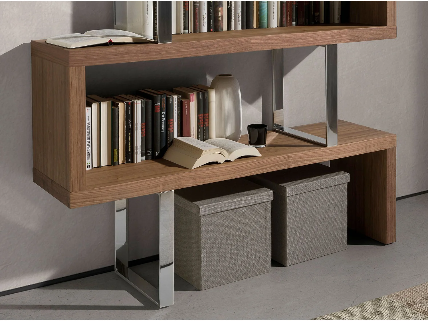 Ripiano in legno color noce e acciaio cromato   3079 ANGEL CERDA