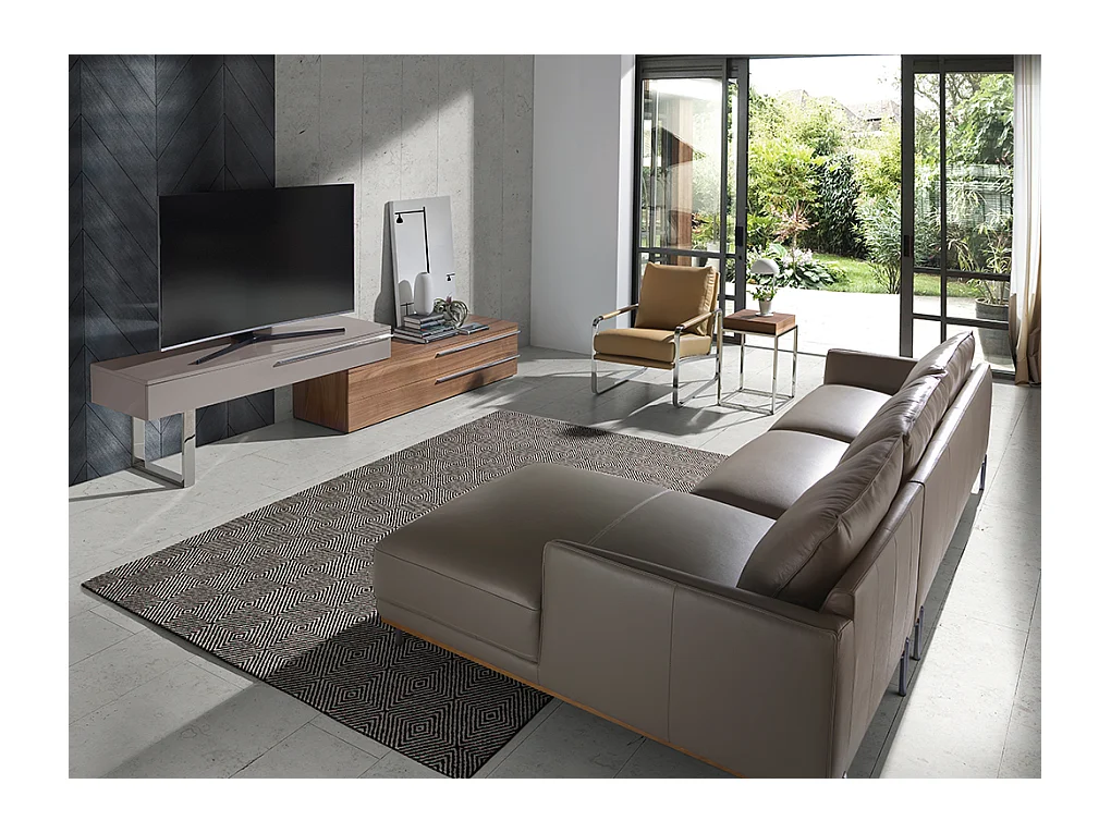 Fauteuil en similicuir taupe