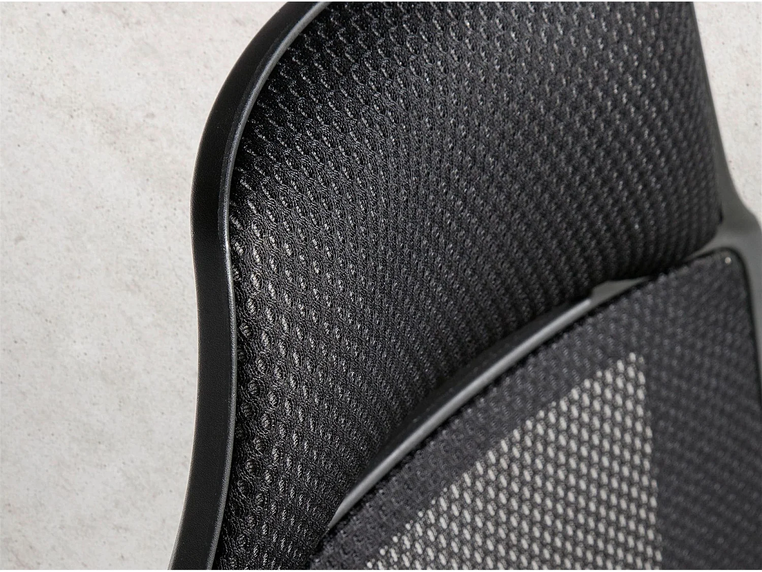 Fauteuil de bureau pivotante en tissu noir 4074 ANGEL CERDA