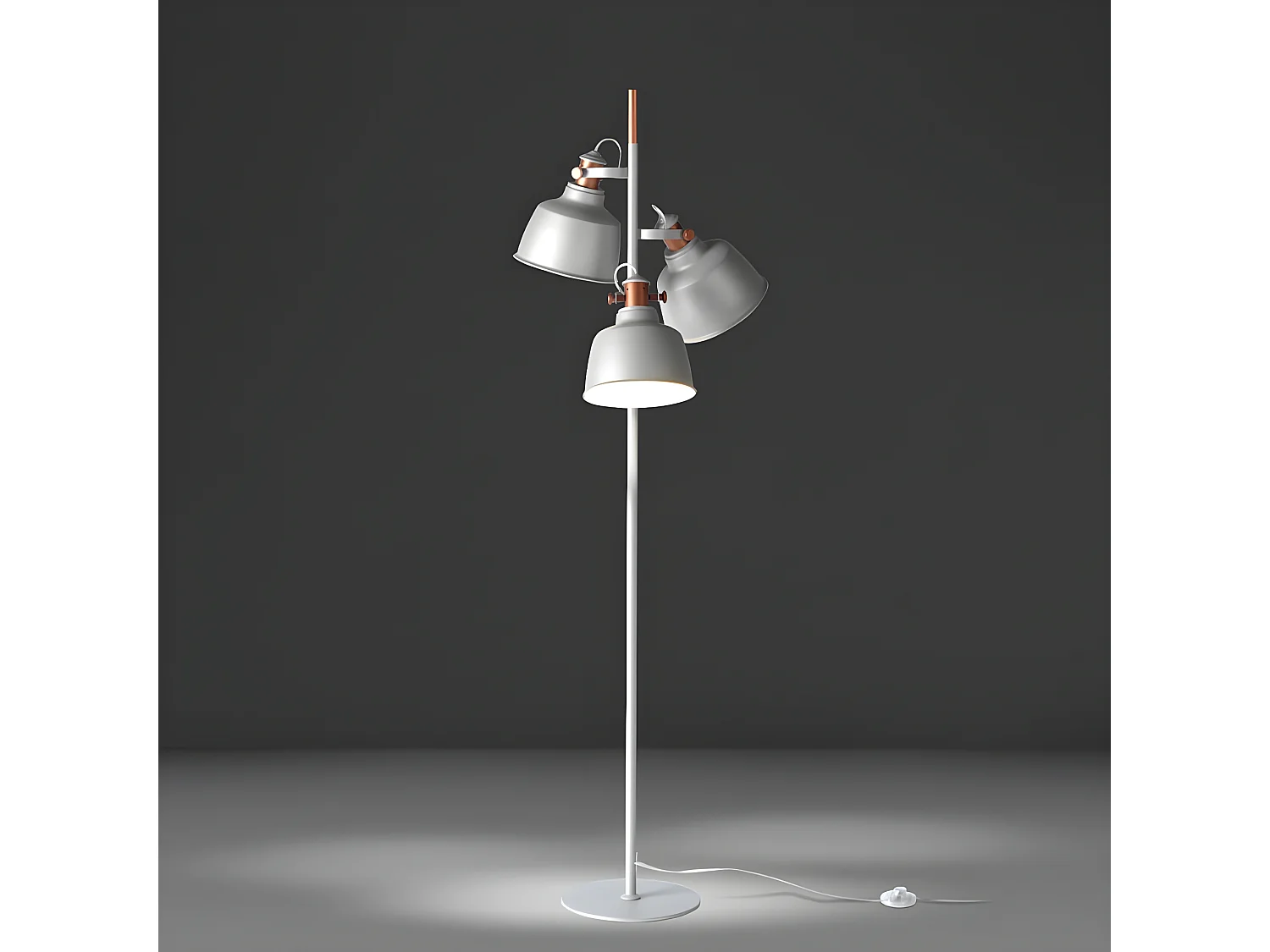 Staande lamp met drie grijsstalen lampenkappen en bronzen details 8032 ANGEL CERDA