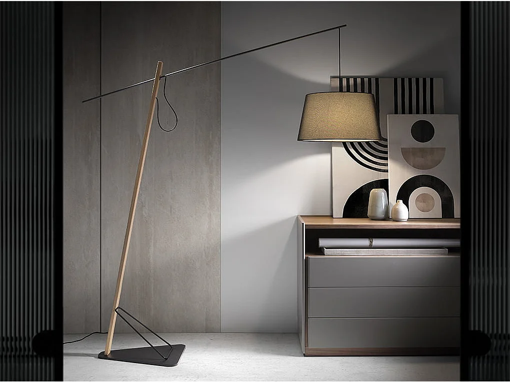 Staande lamp in eikenhout en zwart staal