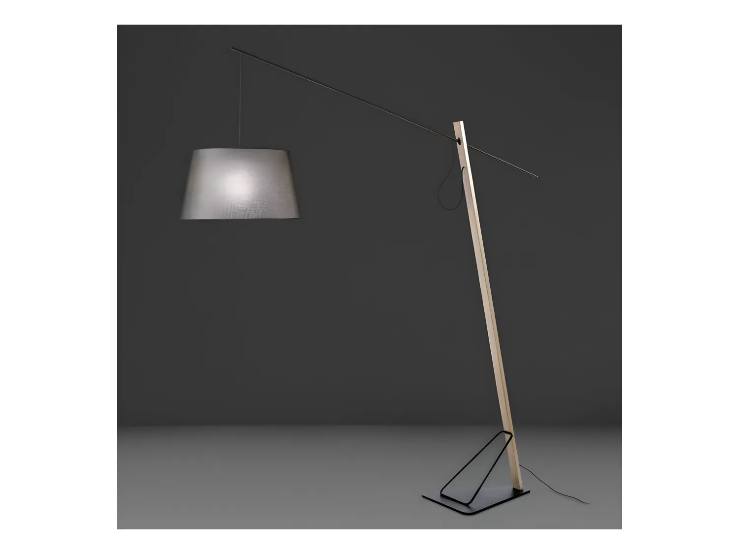 Lampadaire en bois de chêne et acier noir
