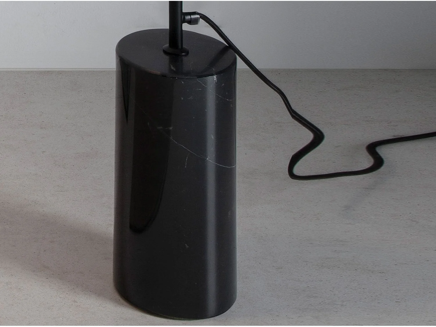 Lampadaire en marbre noir et acier noir 8051 ANGEL CERDA