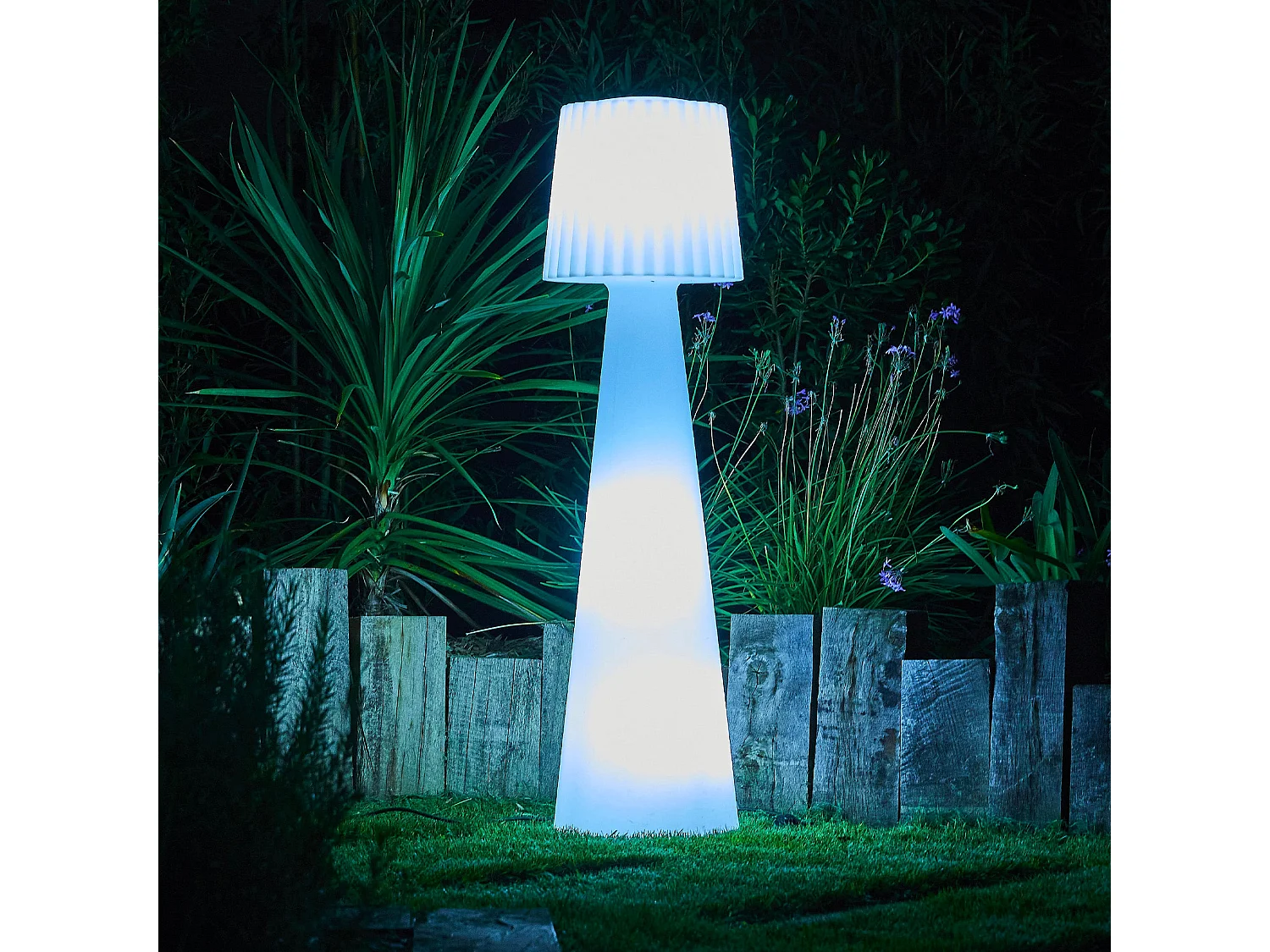 Lampadaire ext filaire LADY Blanc Polyéthylène H150CM