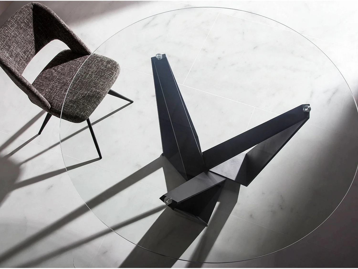 Eettafel rond gehard glas en zwart staal 1045 ANGEL CERDA