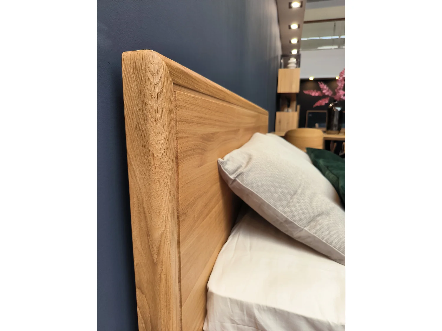 Lit en bois exclusif Valor avec coffre de rangement