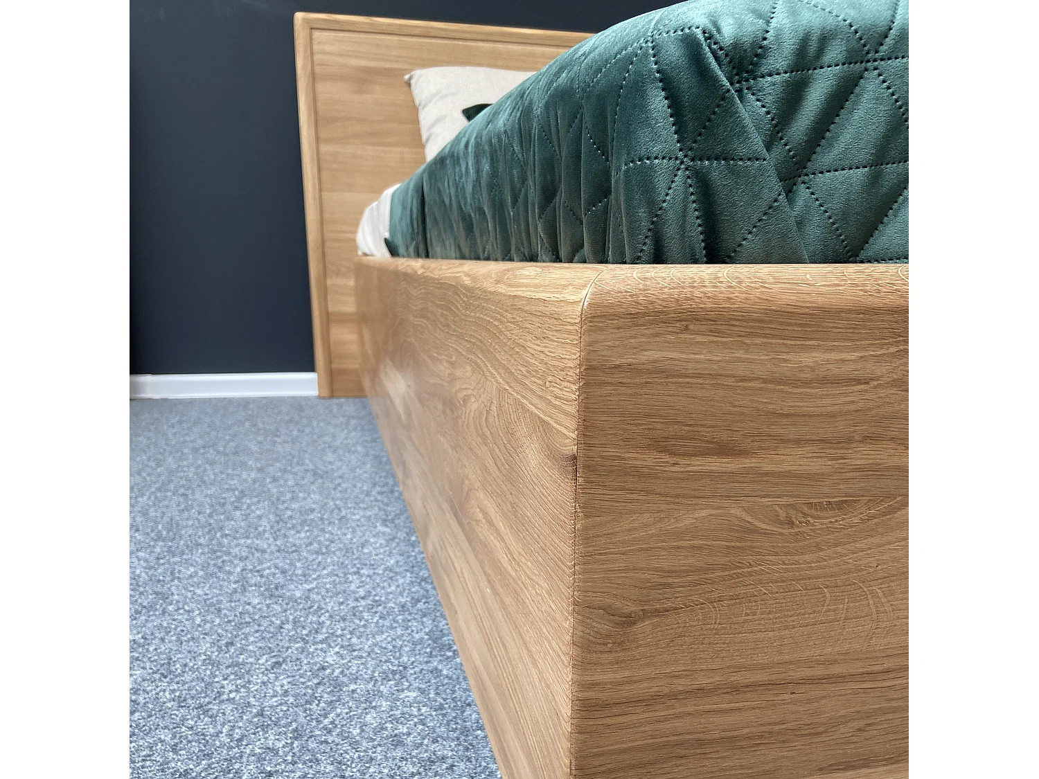 Lit en bois exclusif Valor avec coffre de rangement