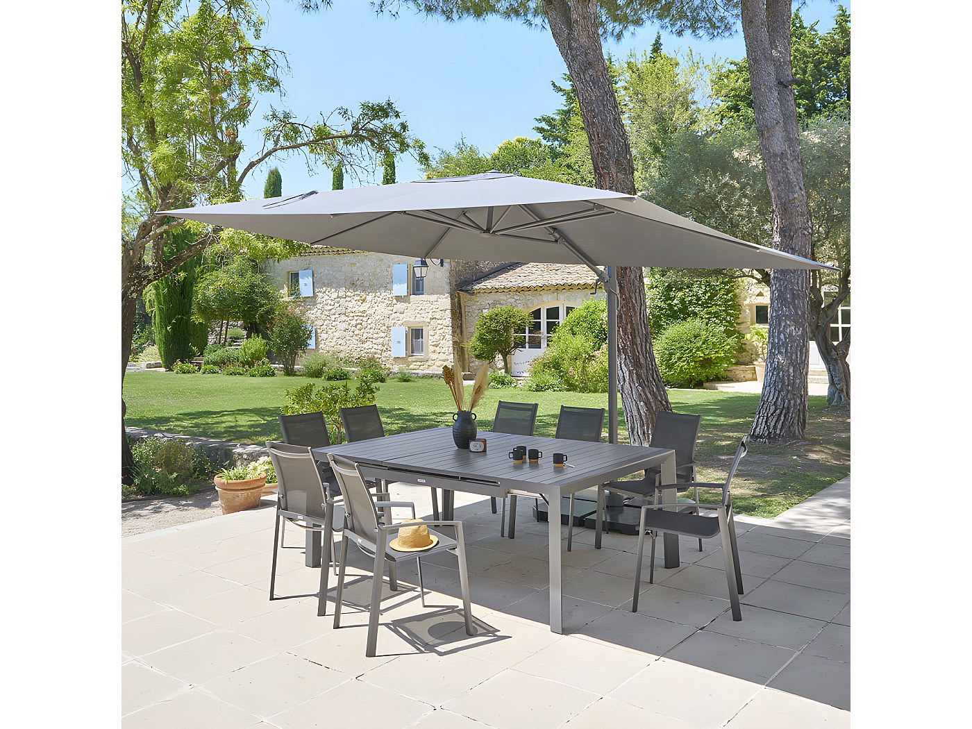 Parasol De Jardin 3 Mètres, Hauteur 2,5 M – Bras Décentré, Toile Imperméable Anti-UV, Ouverture Manivelle – Beige – AVILIA