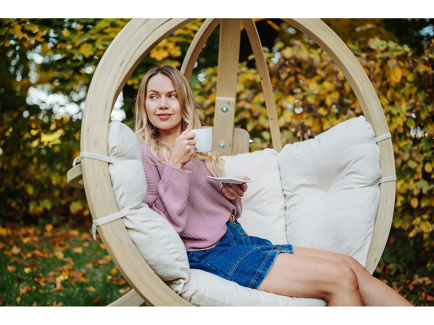 Hölzerner Hängesessel mit Gestell - beige - HIGLO