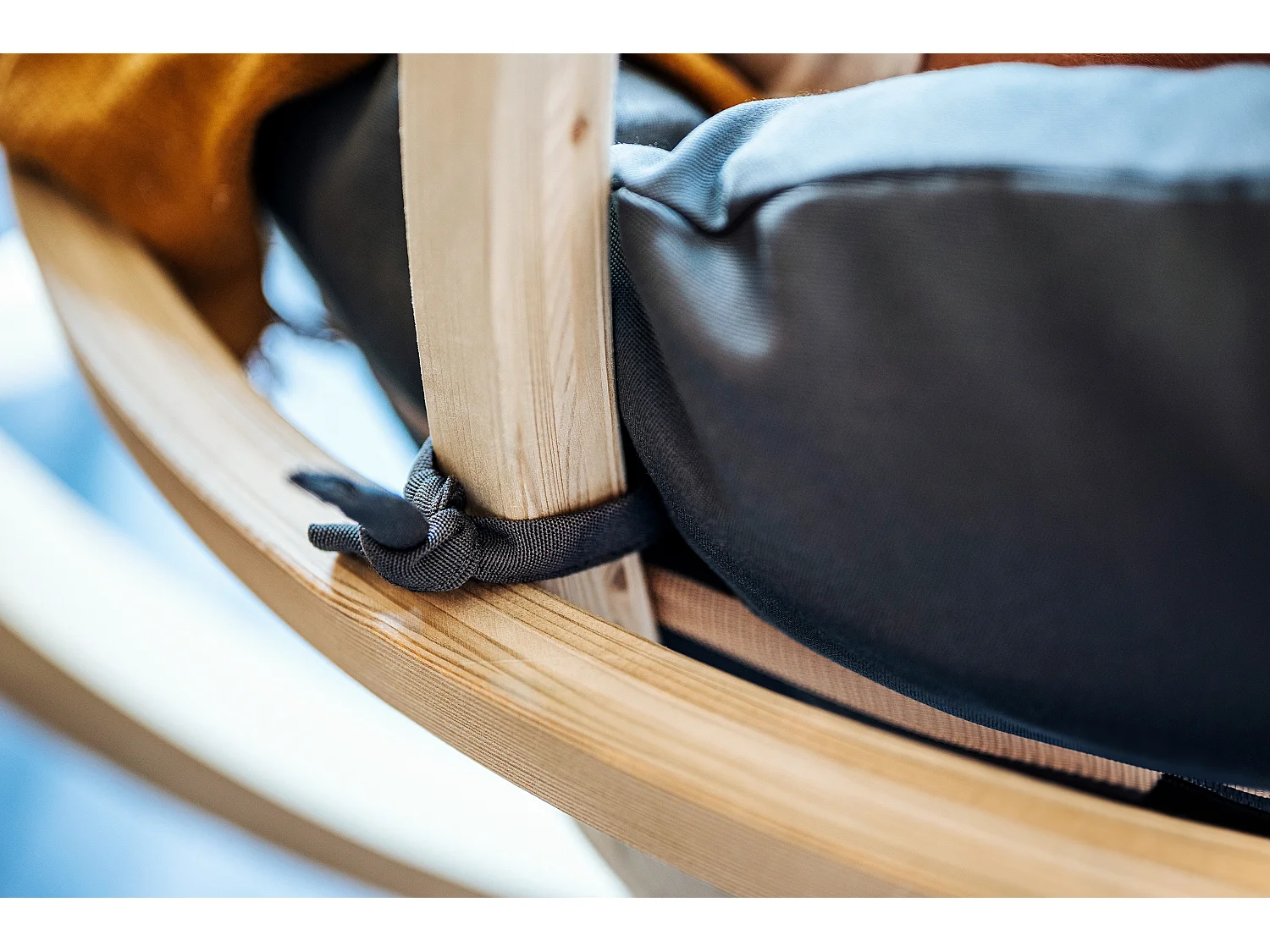 Hölzerner Hängesessel - dunkelgrau - HIGLO