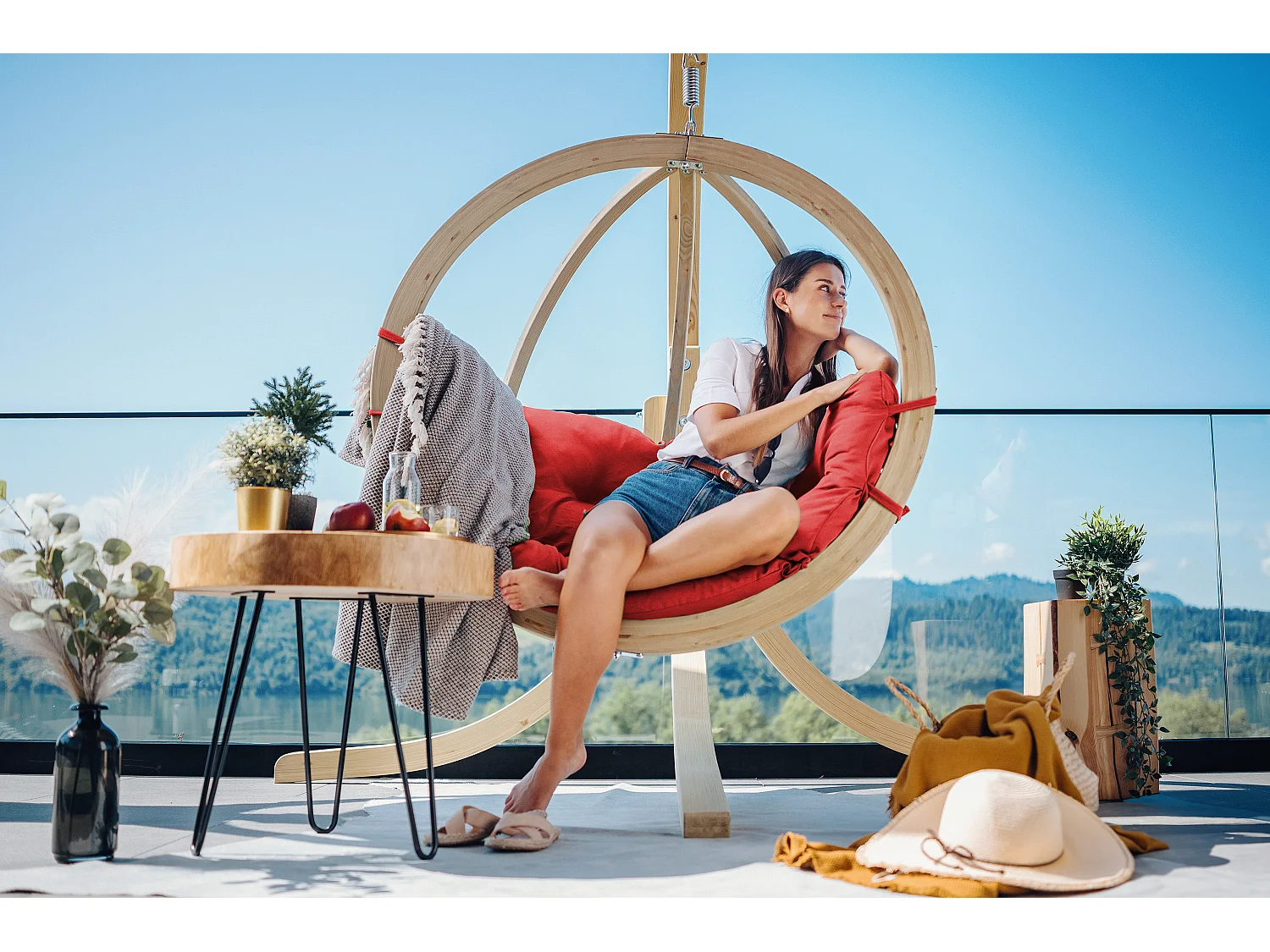 Hölzerner Hängesessel mit Gestell - rot - HIGLO