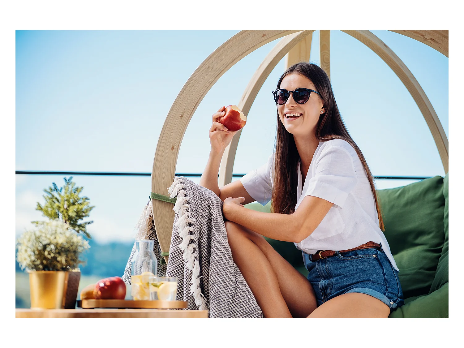 Hölzerner Hängesessel mit Gestell - grün - HIGLO