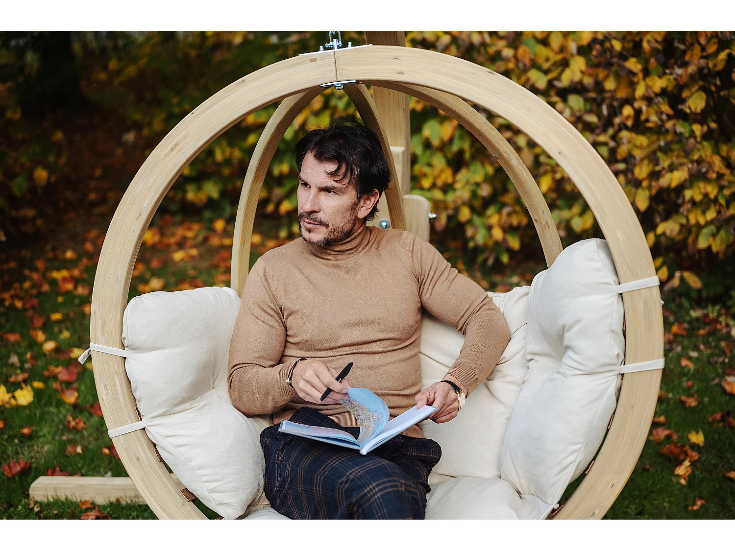 Hölzerner Hängesessel - beige - HIGLO