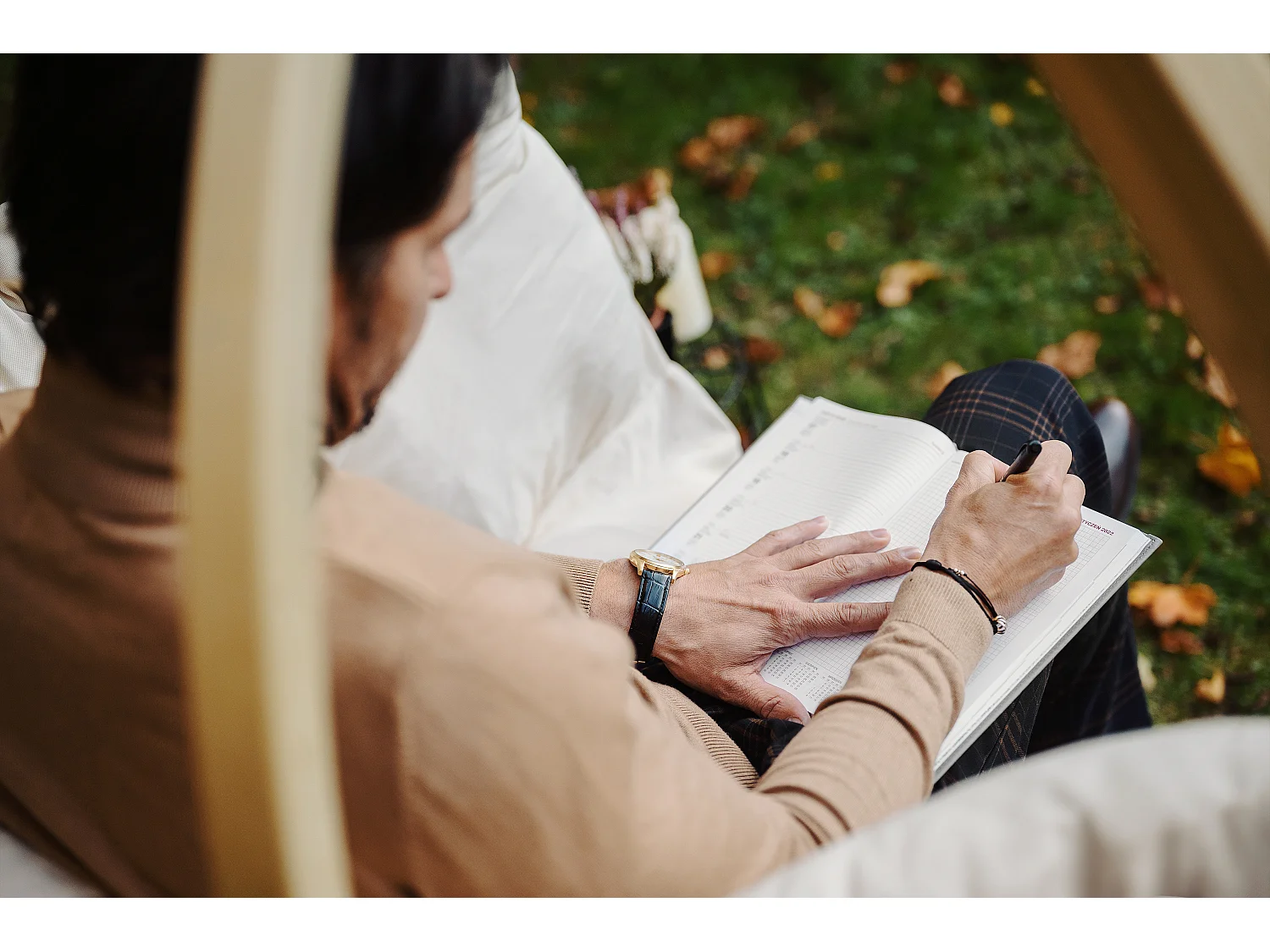 Hölzerner Hängesessel - beige - HIGLO