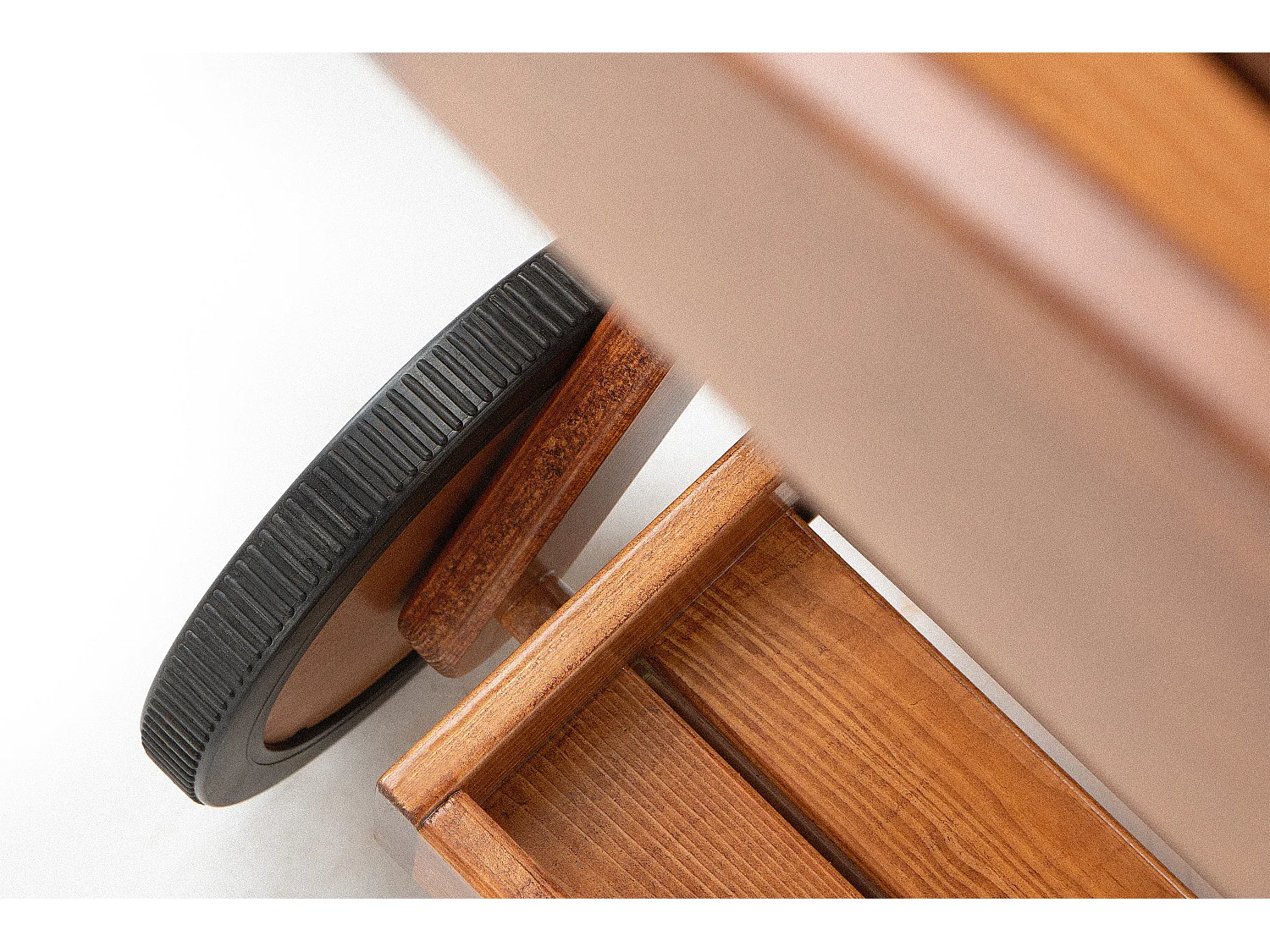 Bar auf Rädern aus Kiefernholz - Hergestellt in Europa - FSC-zertifiziert - Handgefertigt -  braun - ARVICOLA