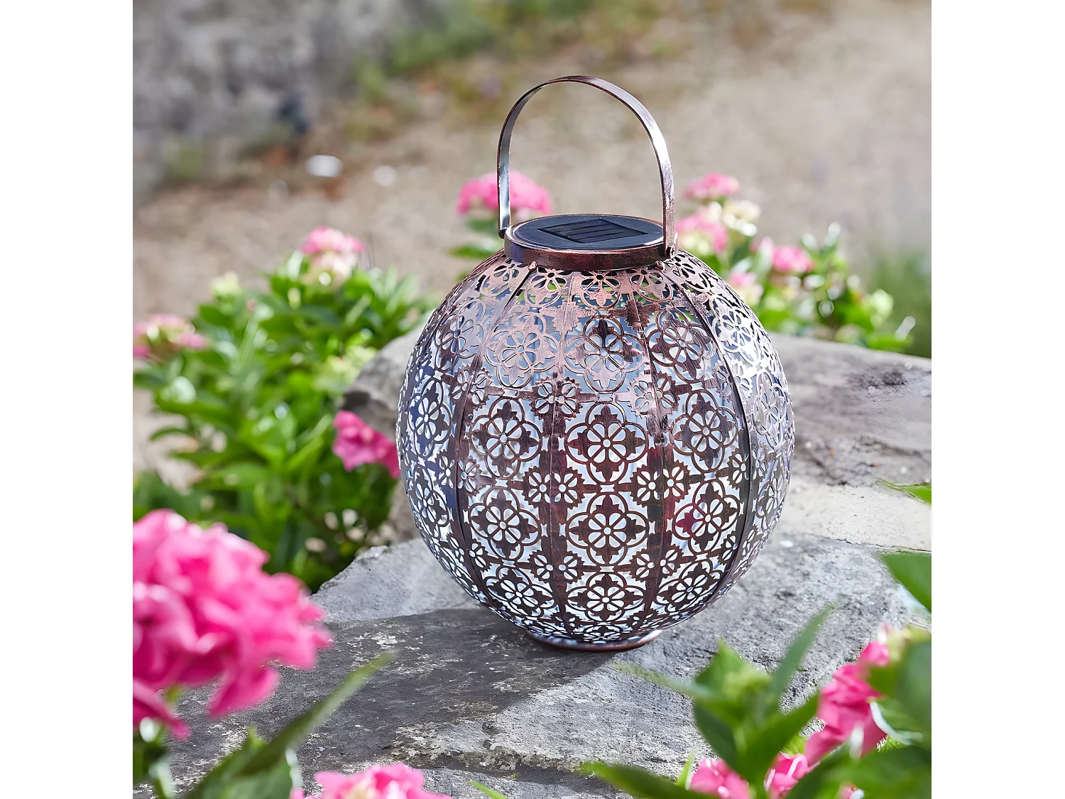 Solarlaterne – Durchbrochenes MetallDamasque – Bronze – Solarenergie – Orientalische Atmosphäre