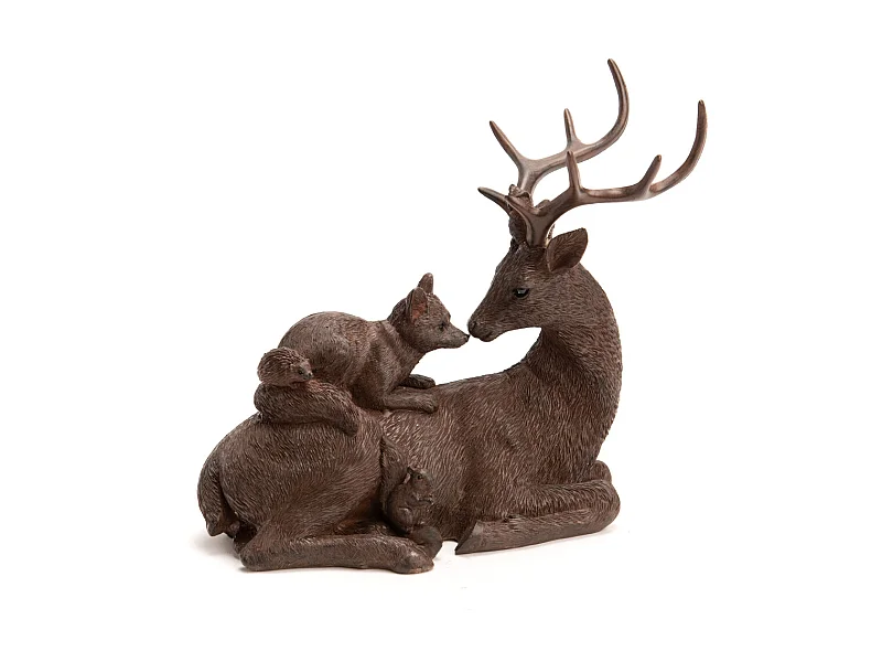 Cerf assis et ses amis