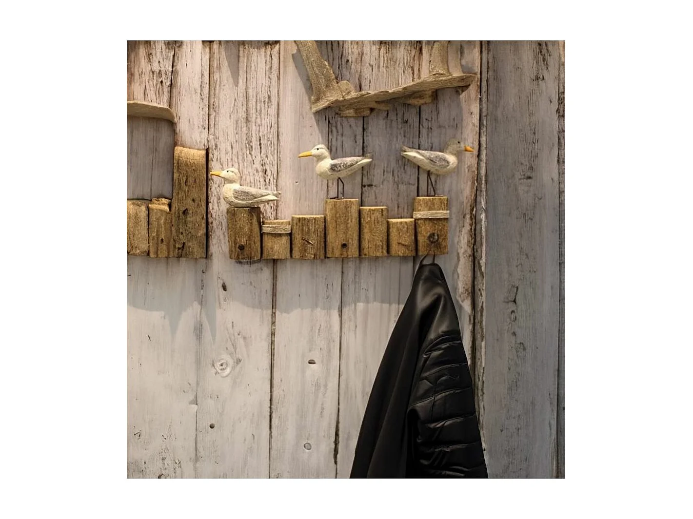 Patère avec oiseaux sur troncs