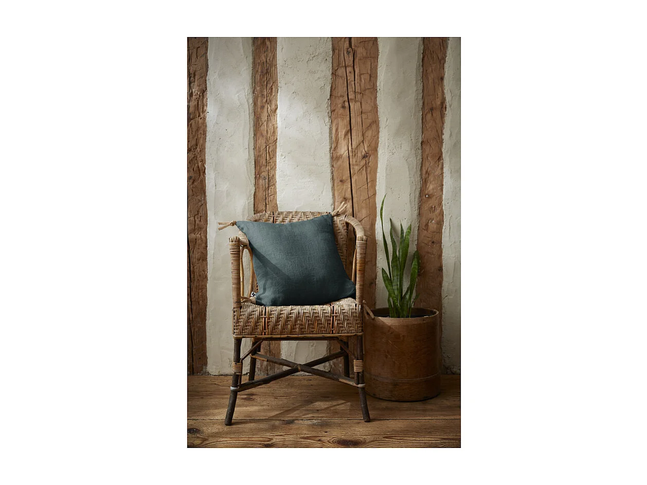 Coussin 45 x 45 cm en lin lavé bleu avec 4 nouettes en jute - LUISA