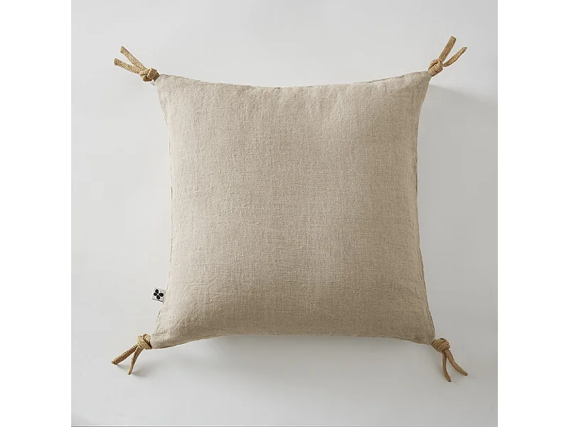 Coussin 45 x 45 cm en lin lavé sable avec 4 nouettes en jute - LUISA