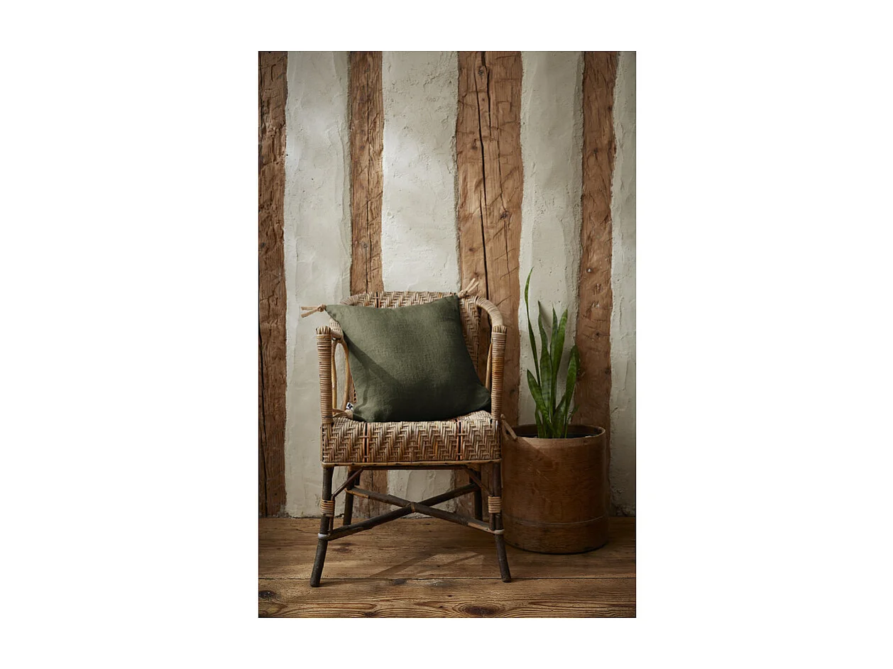Coussin 45 x 45 cm en lin lavé vert avec 4 nouettes en jute - LUISA