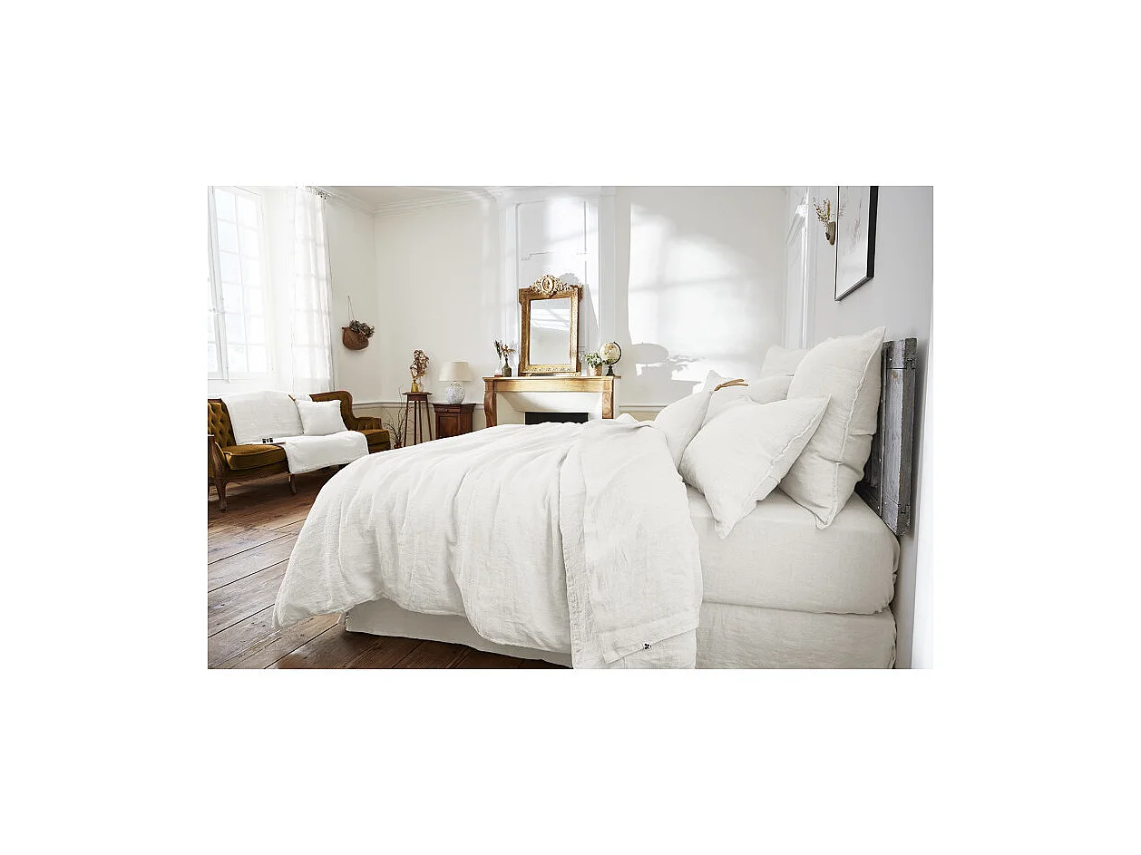 Coussin 45 x 45 cm en lin lavé blanc avec 4 nouettes en jute - LUISA