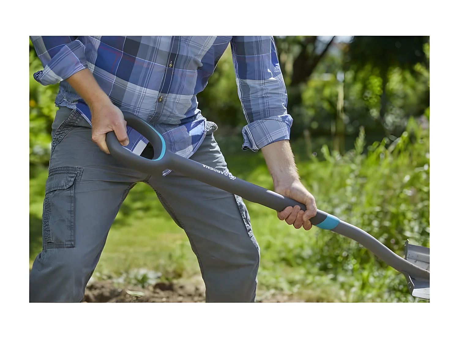 Beche a bord pointu ErgoLine – Poignée ergonomique en D – Repose pied large – Longueur 117cm – Garantie 25 ans