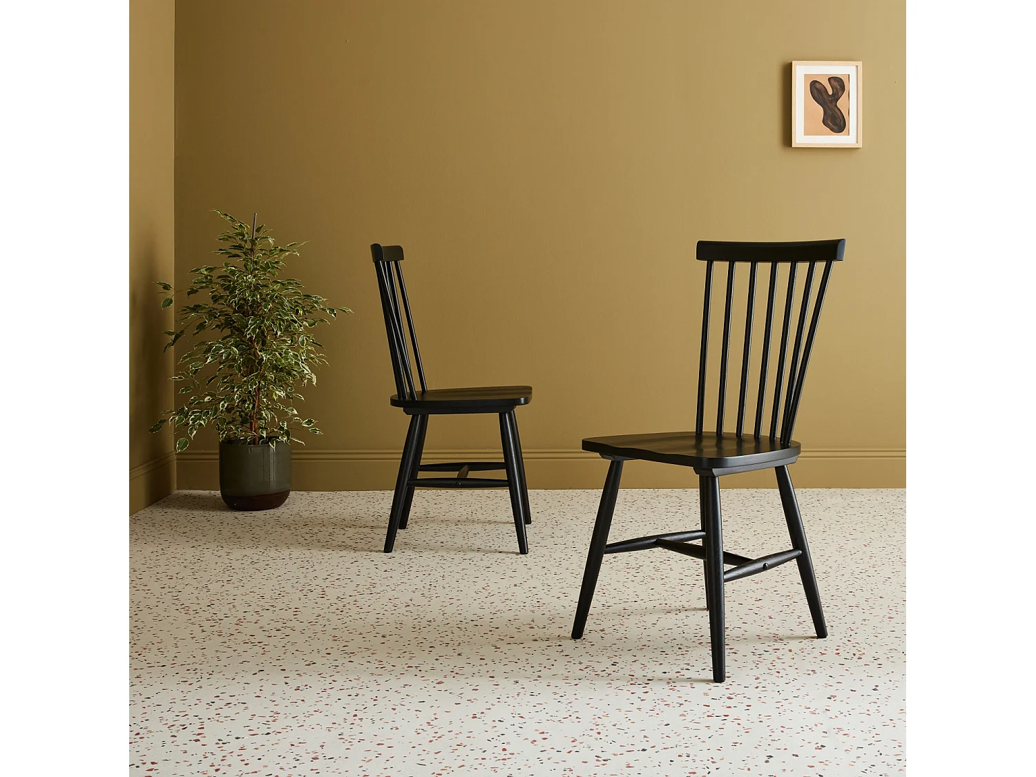 Lot de 2 chaises noires à barreaux en bois d'hévéa. ROMIE. L 50.8 x P 44.2 x H 90cm