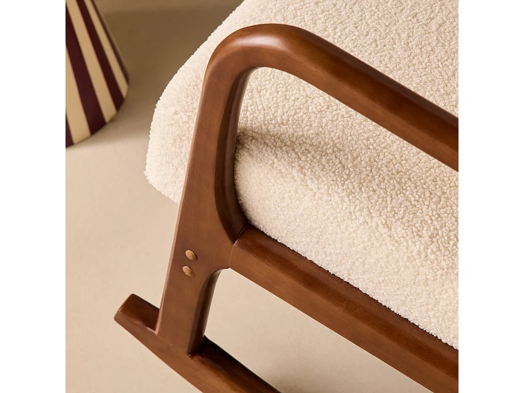 Poltrona a dondolo scandinava in legno e tessuto bouclé, Lorens bouclé, Crema, 65x80x81.5 cm