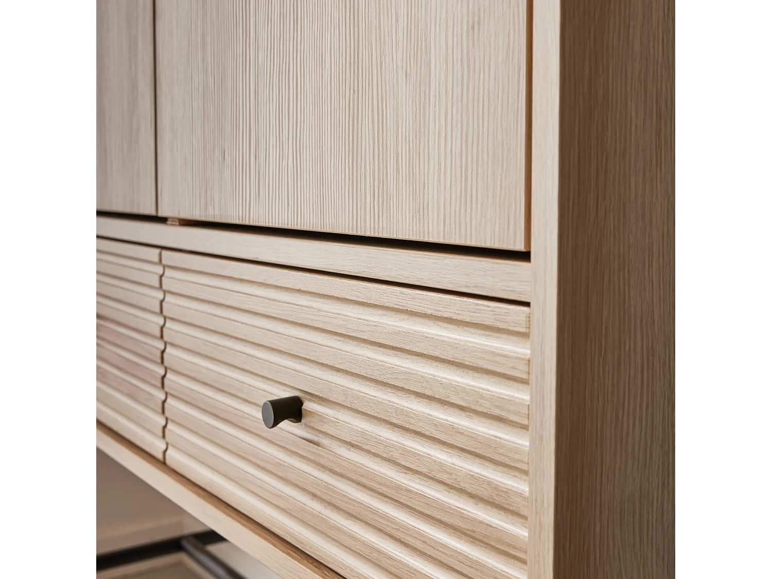 Armoire dressing effet bois rainuré 2 portes. 2 tiroirs. 3 étagères. buffet haut. vaisselier