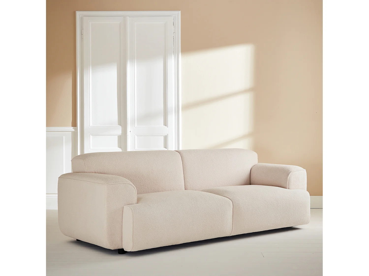 Canapé 3 places. tissu bouclette. 2 coussins déhoussables. Wallas  L 230 x P 98 x H 73cm