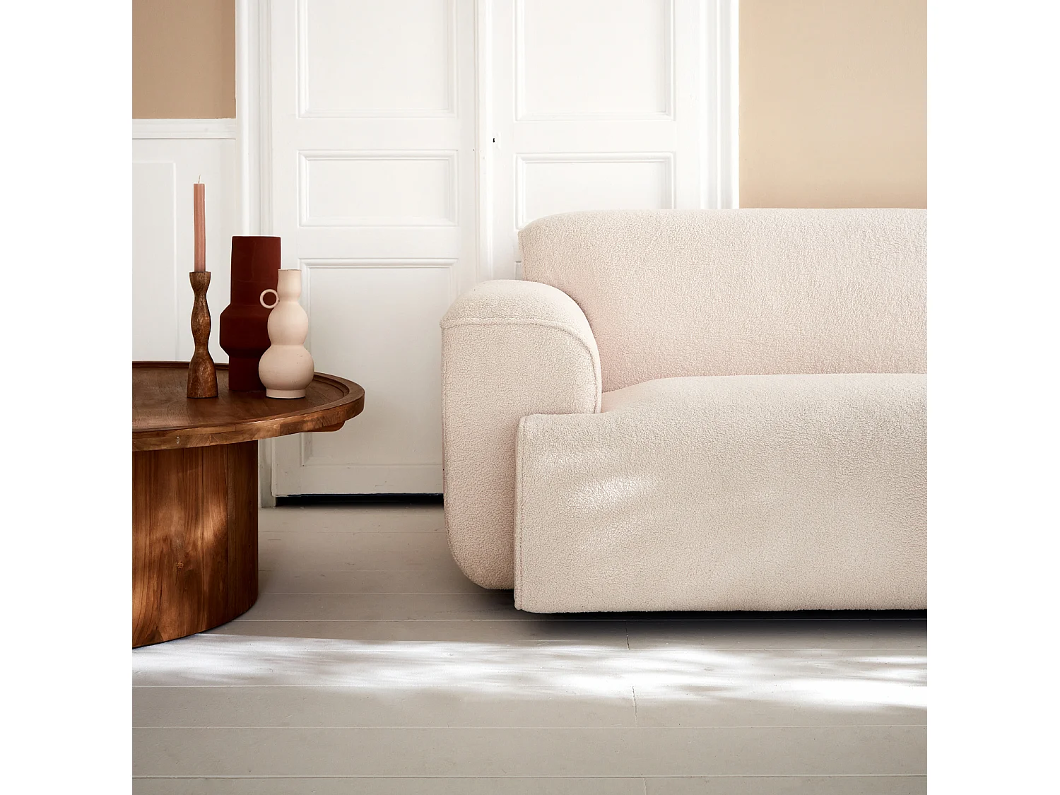 Canapé 3 places. tissu bouclette. 2 coussins déhoussables. Wallas  L 230 x P 98 x H 73cm