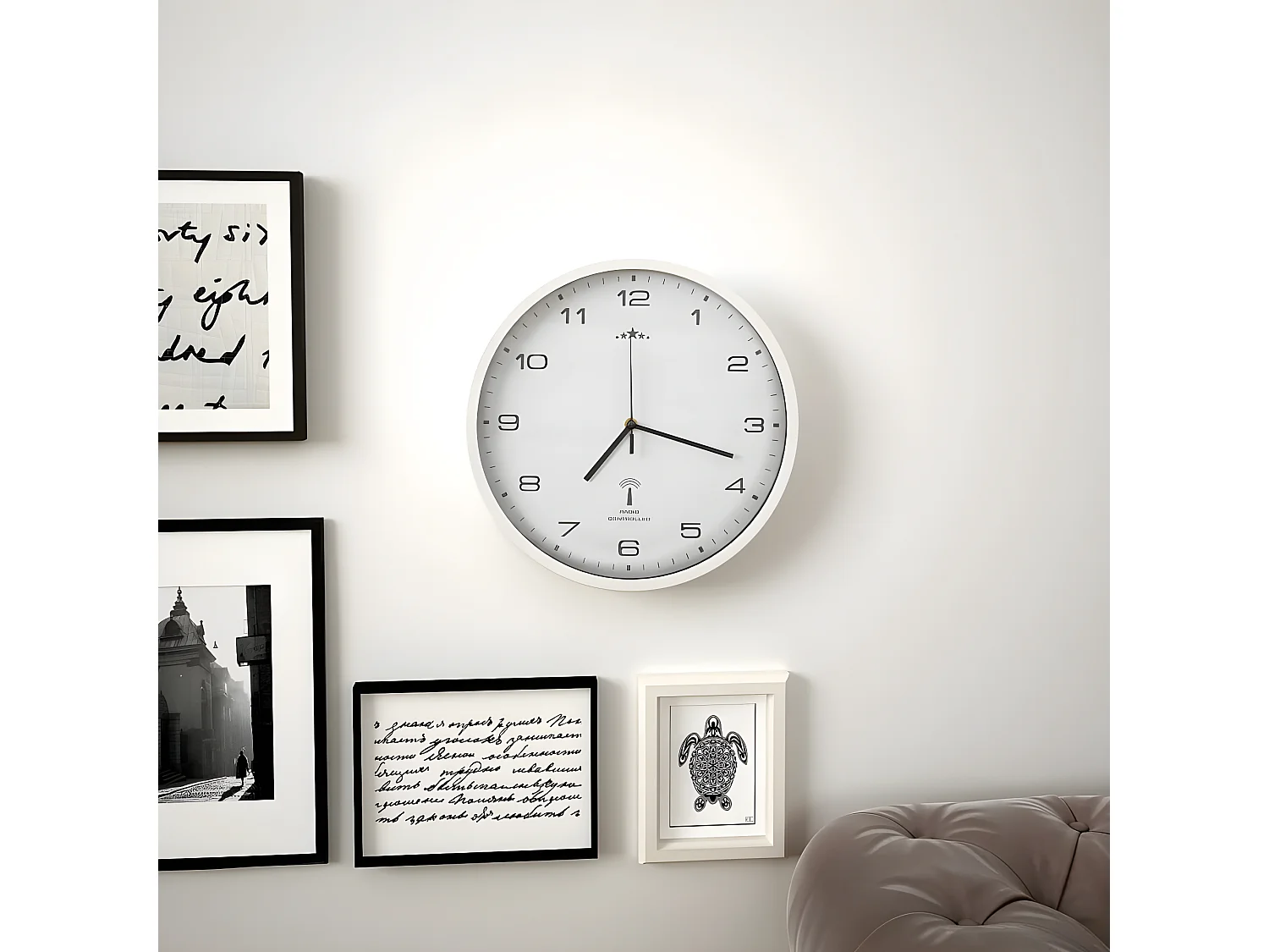 Wandklok met quartz uurwerk radiogestuurd 31 cm wit NL210282