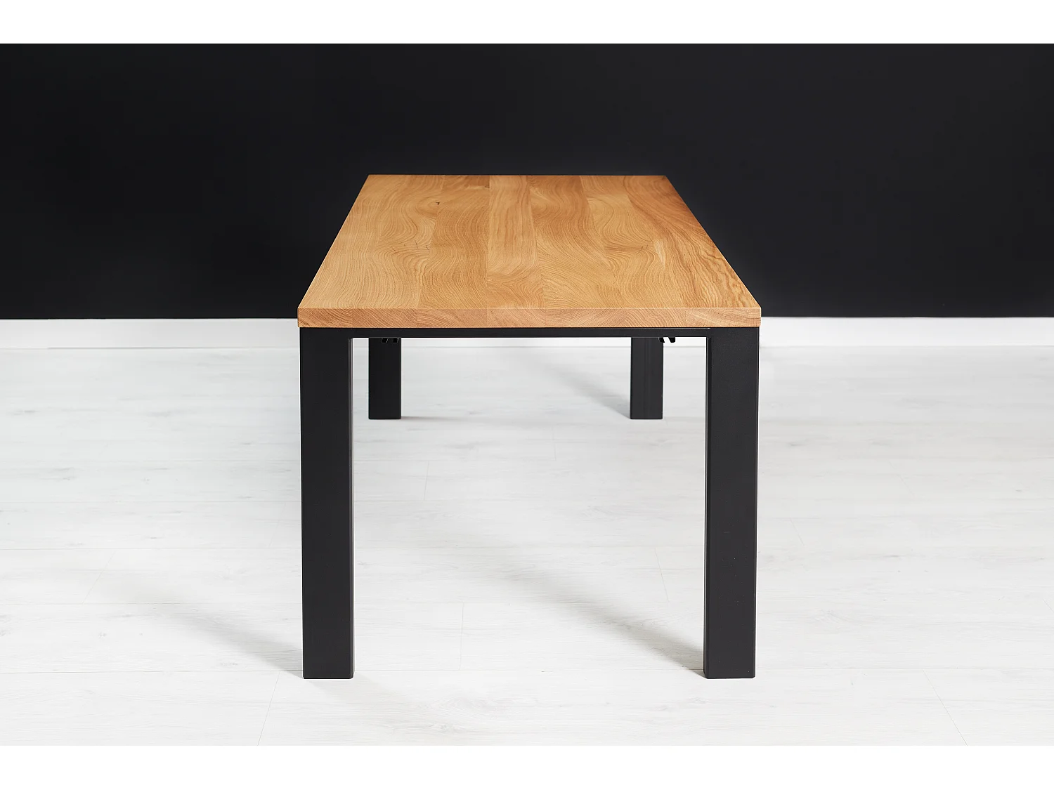 Ramme-Tisch aus Massivholz