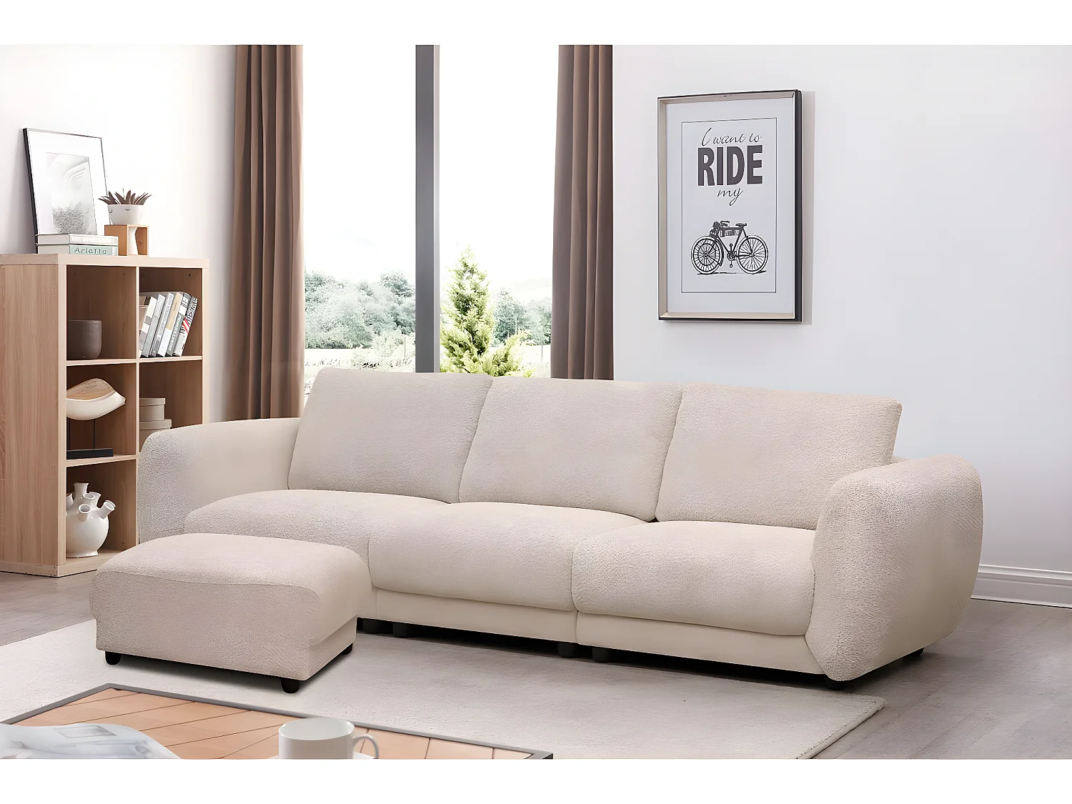 Rechte bank "Saint Germain" met 3 zitplaatsen en bijpassende ottoman in beige bouclé