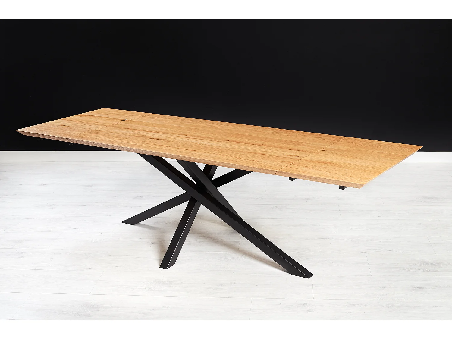 Table extensible Slant en chêne massif avec deux rallonges 50cm