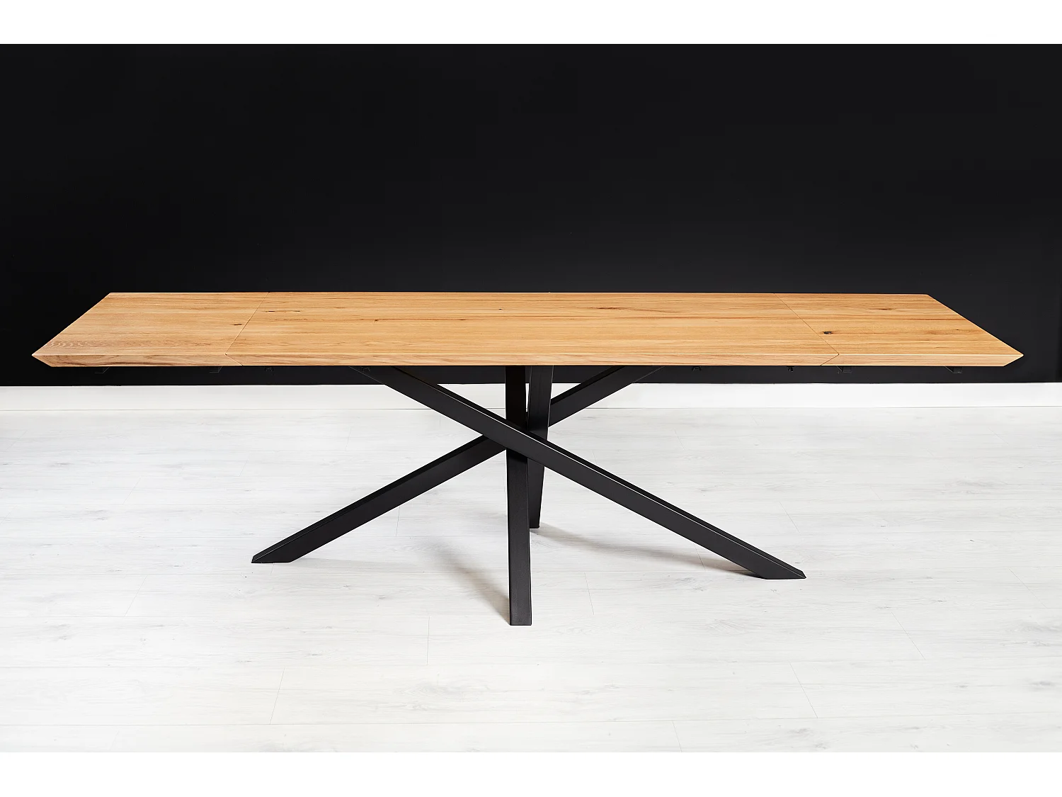Table extensible Slant en chêne massif avec deux rallonges 50cm