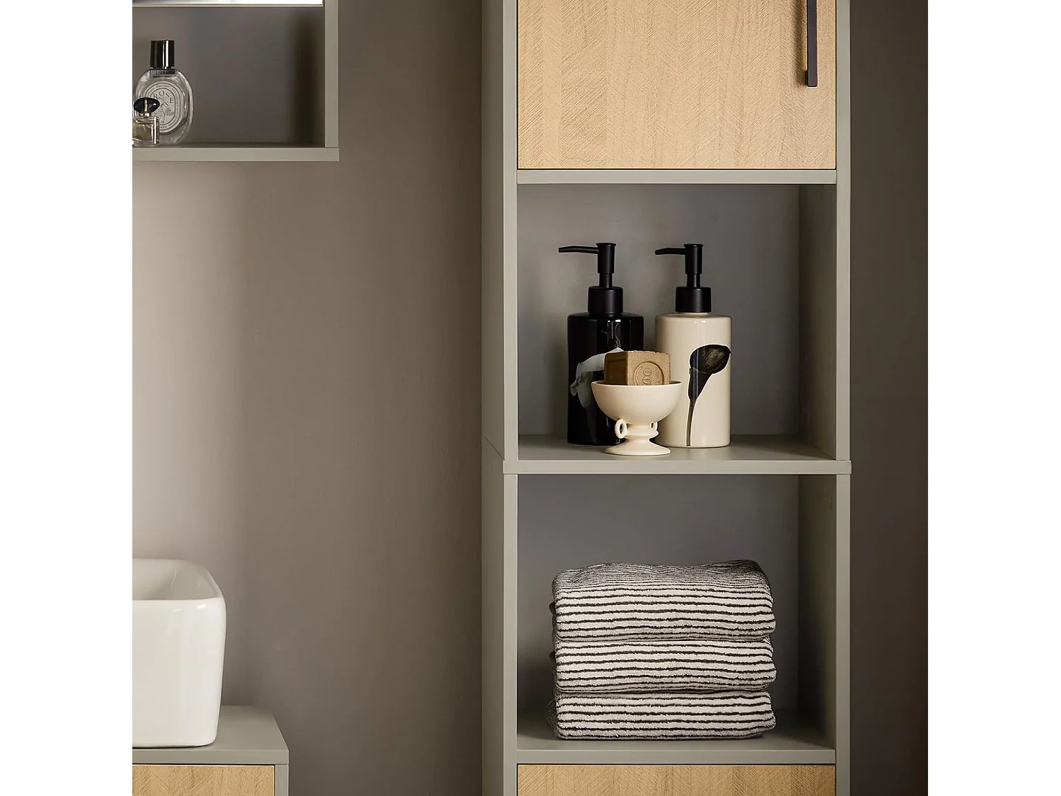 SoBuy Badkamerkolomkast, hoge kast, badkamerkolomkast opbergmeubel met 2 verstelbare planken, deuren, 2 open nissen, 31,5x 31,5 x 162,5 cm, BZR131-NG