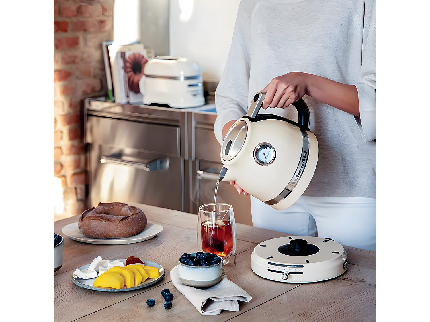 Kitchenaid Bouilloire sans fil 1.5l 2400w crème - 5kek1522 eac