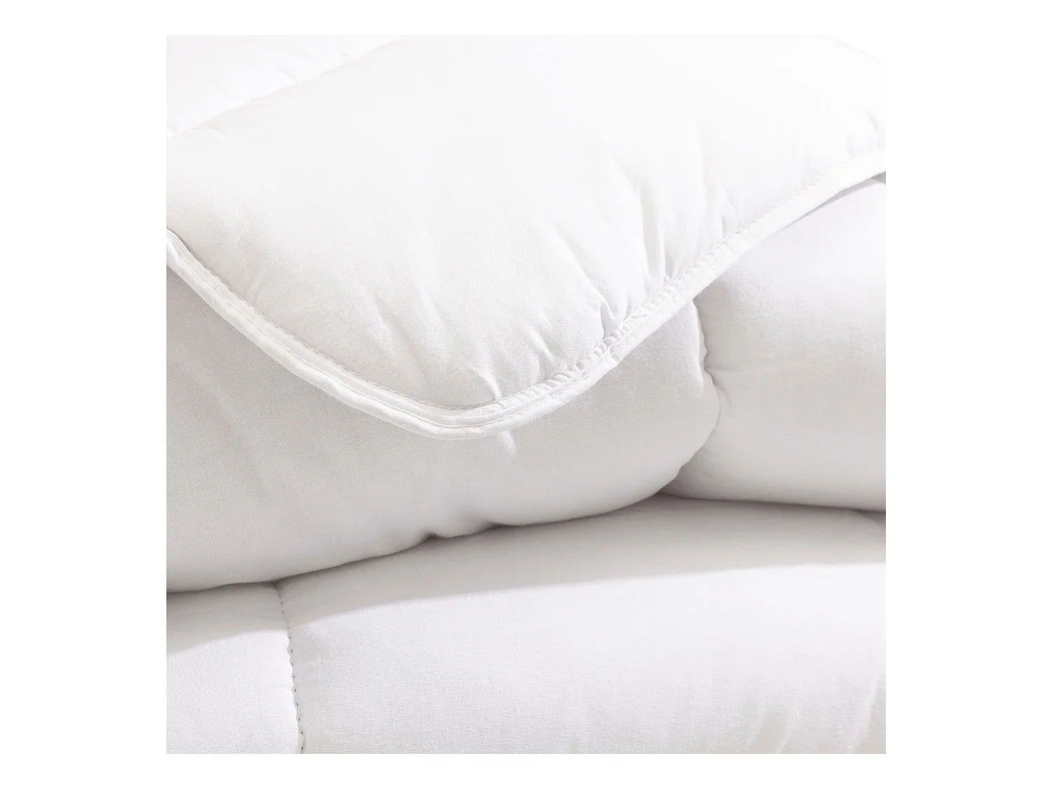 Pack couette hiver 550g 240x260 et 2 oreillers éco naturel moelleux 60x60