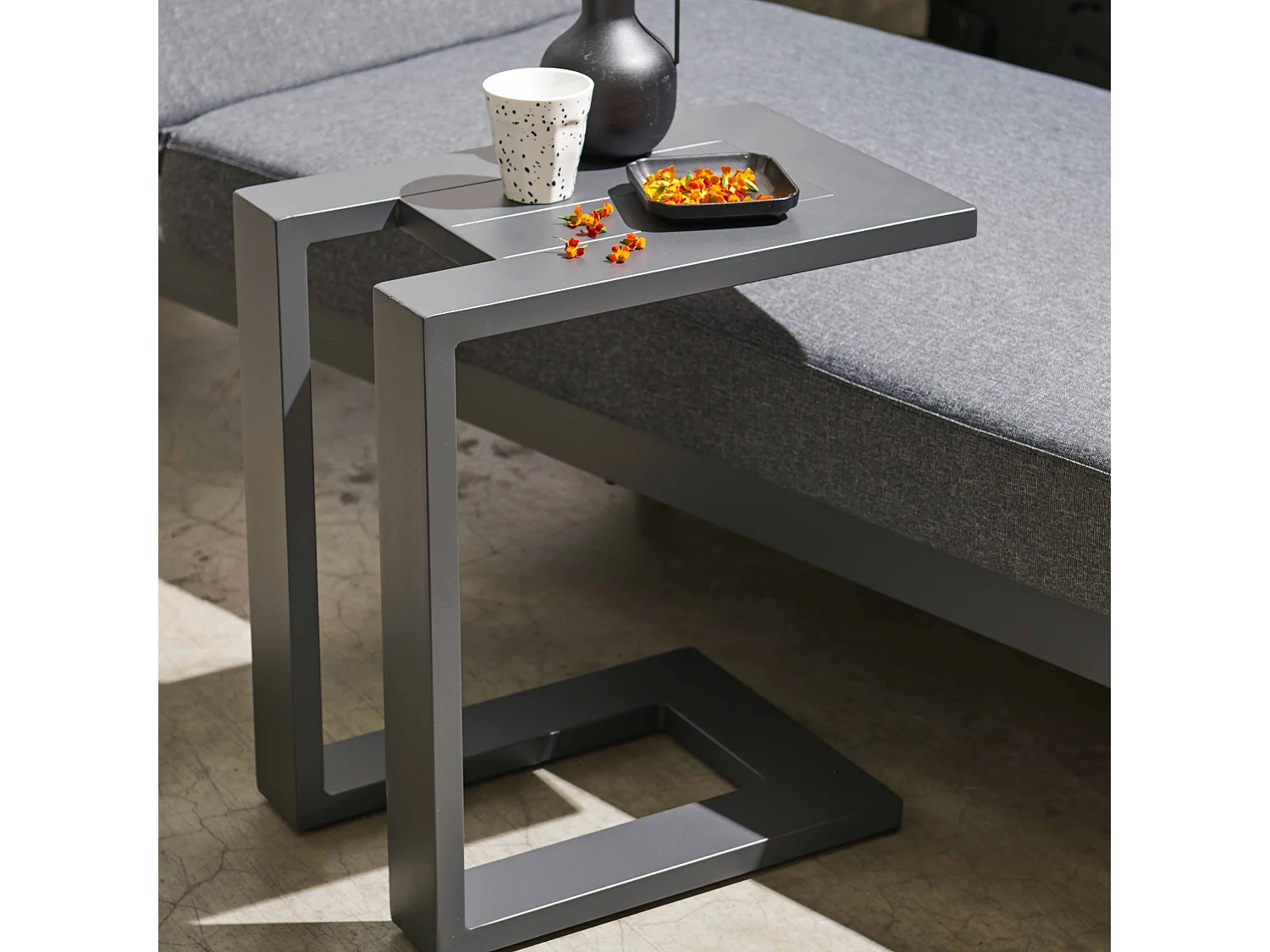 Conjunto de tumbonas con bandeja de aluminio gris