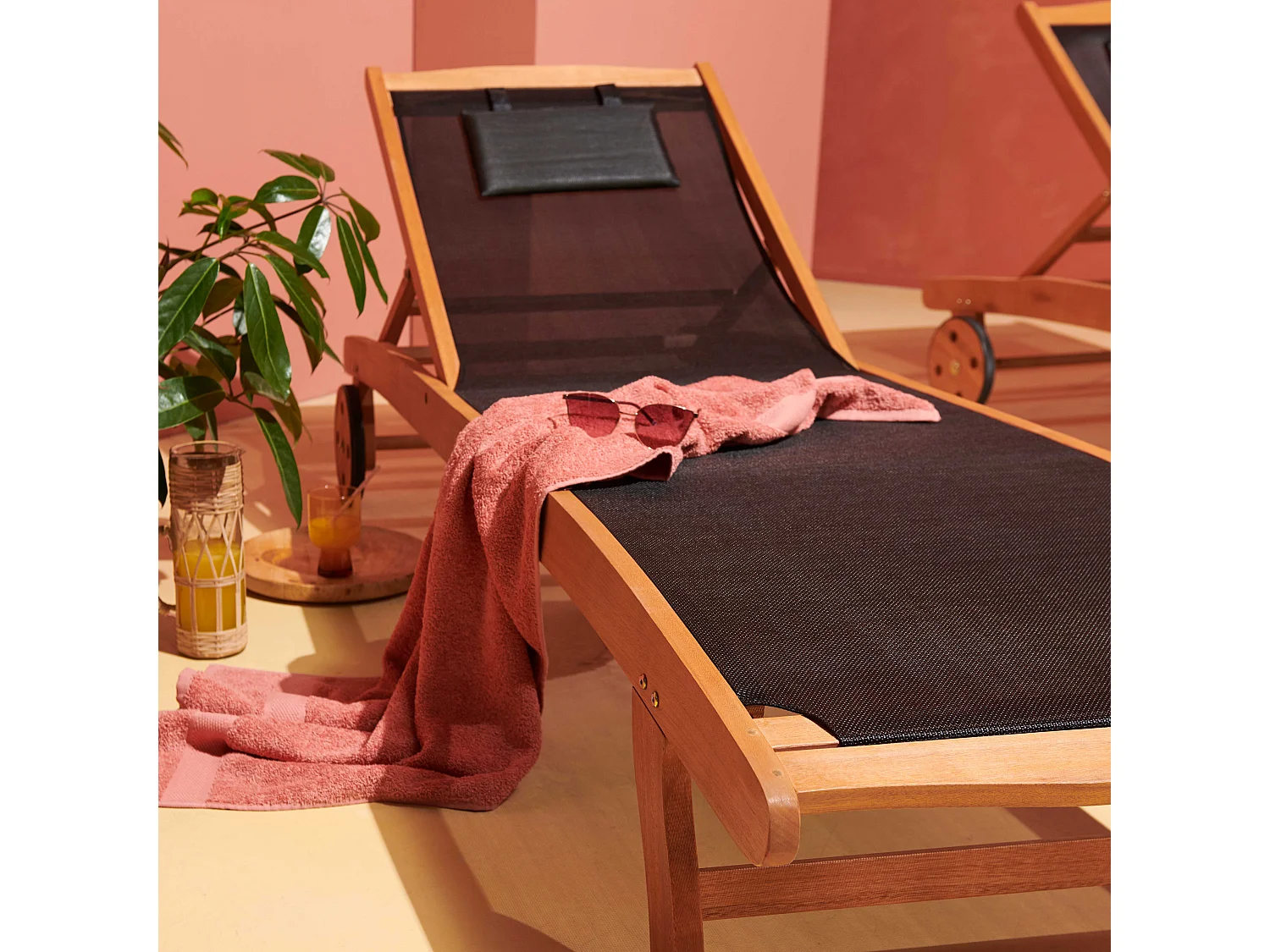 Lot de 2 bains de soleil en bois inclinable avec roues noir - Aubagne