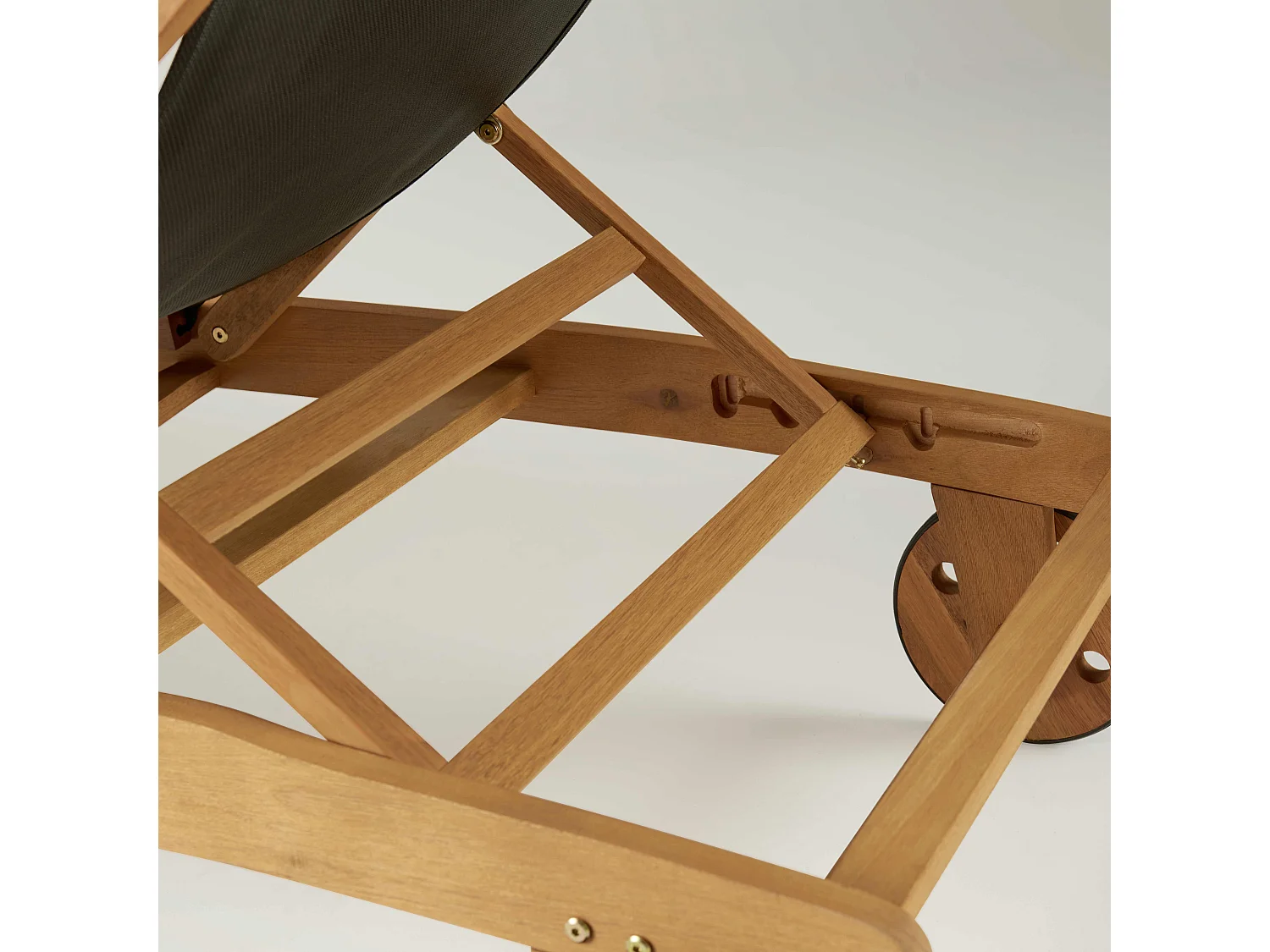 Lot de 2 bains de soleil en bois inclinable avec roues noir - Aubagne