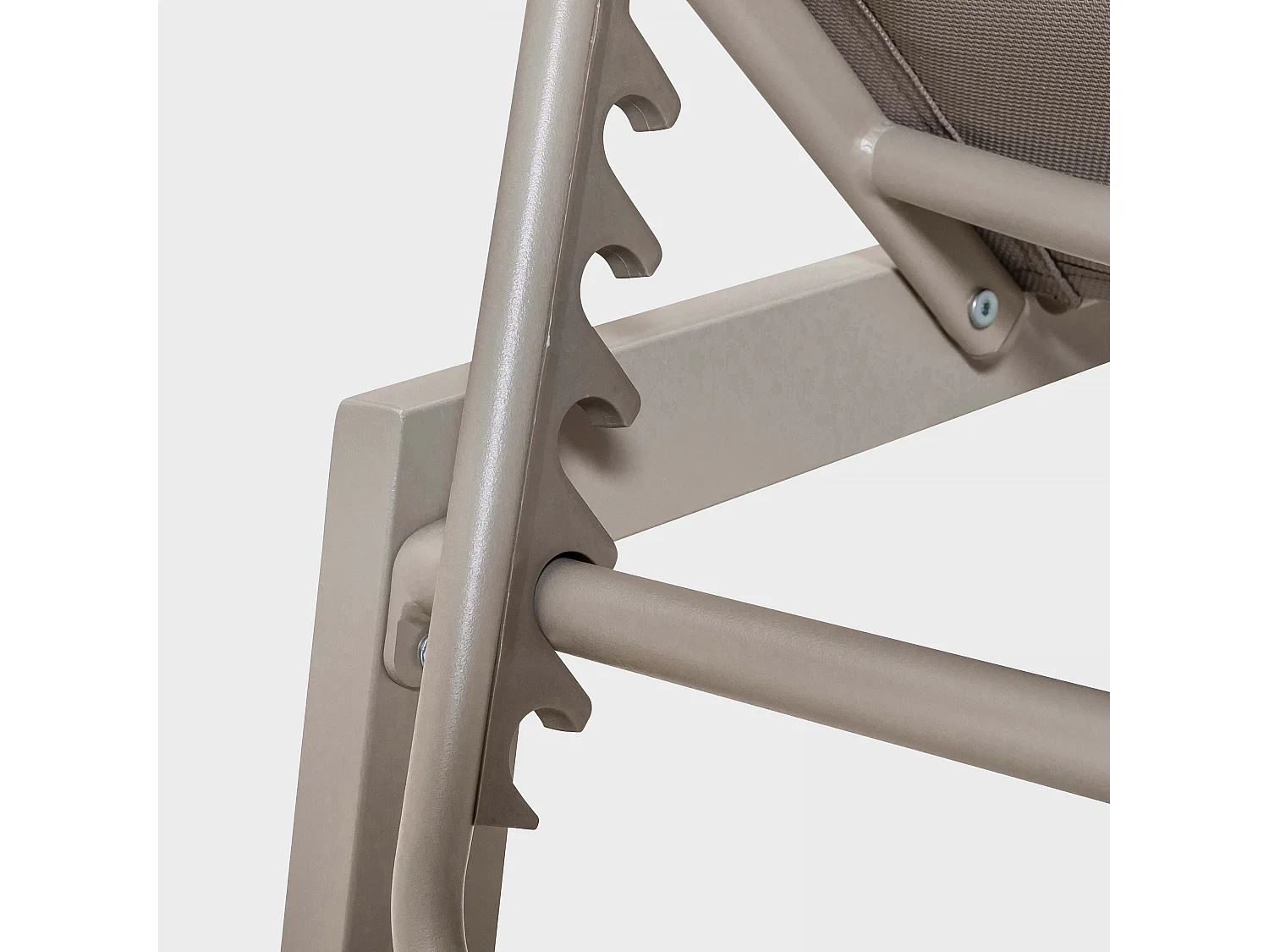 Set van 2 taupekleurige ligstoelen