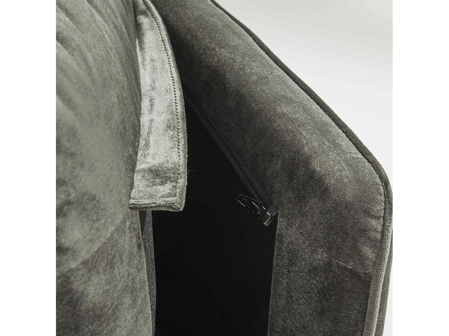 Canapé en velours et pieds en laiton 3 places