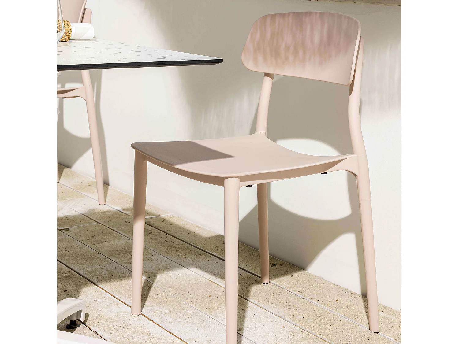 Lot de deux chaises en polypropylène rose