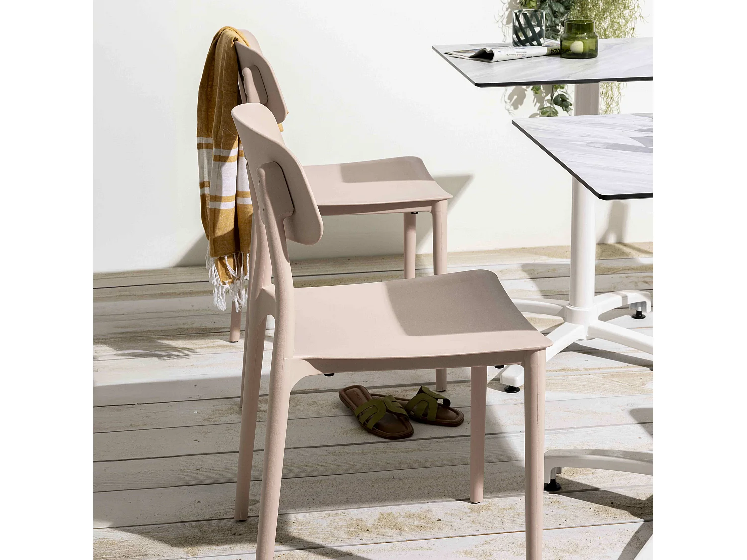 Lot de deux chaises en polypropylène rose