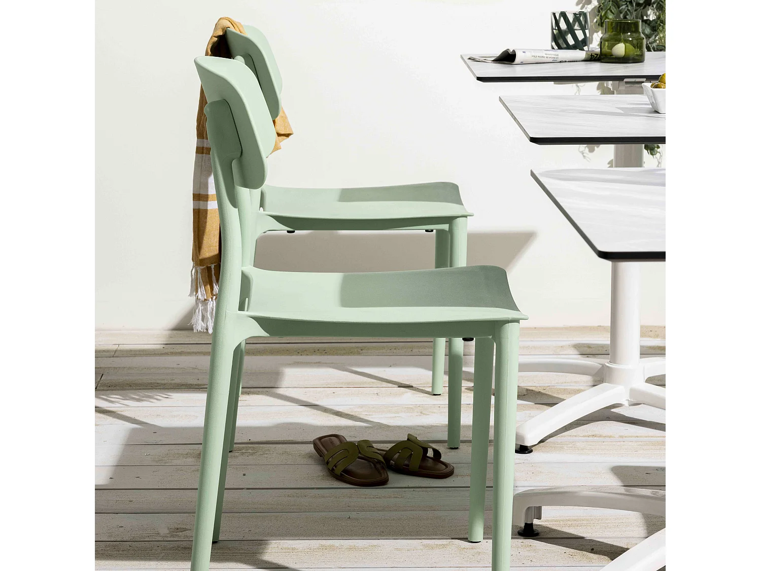 Lot de deux chaises en polypropylène vert menthe